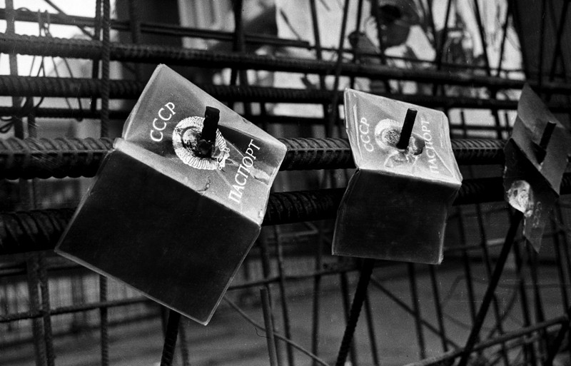 «Голосование на баррикадах». Фото Альфредаса Гирдзюшаса снято 13 января 1991 года, когда советская армия попыталась подавить антисоветские выступления в Вильнюсе.