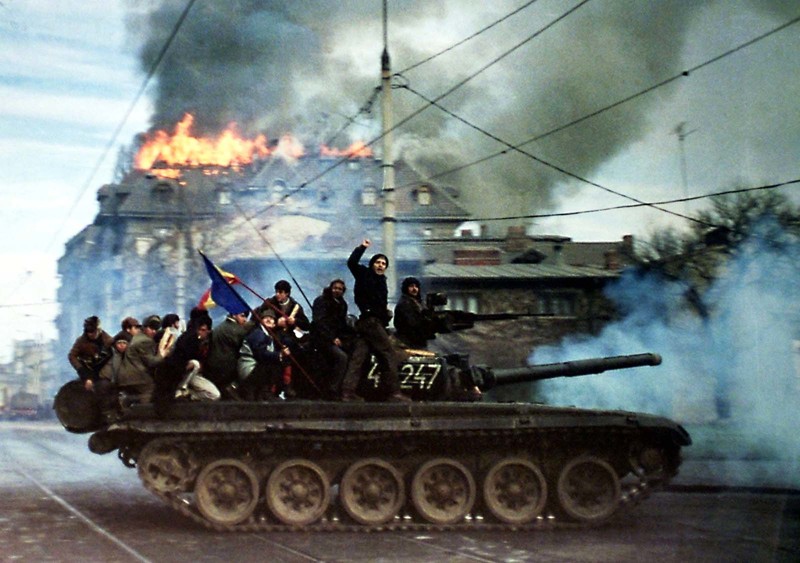 Демонстранты на танке, 1989 год, Румыния