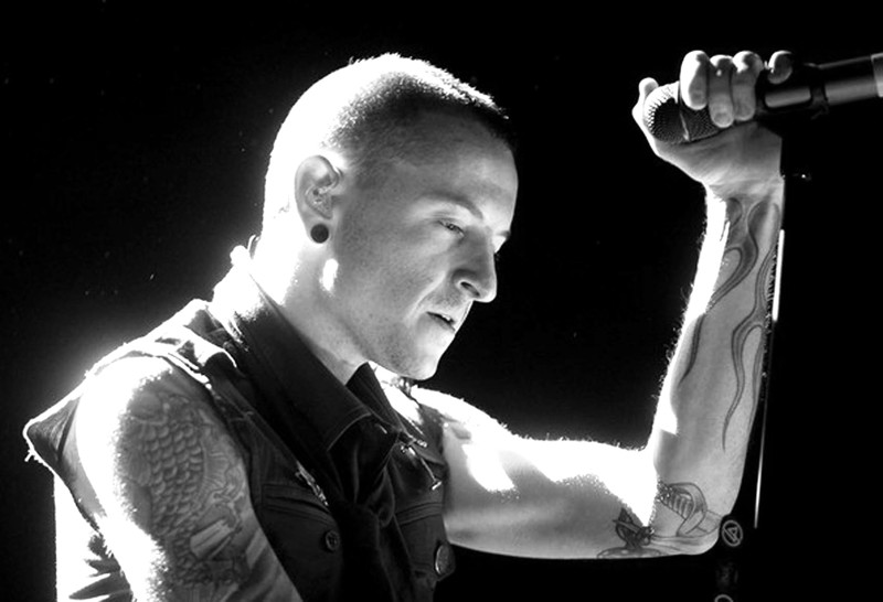В память о вокалисте группы "Linkin Park" Честере Беннингтоне