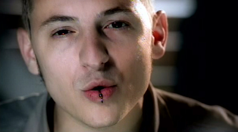 В память о вокалисте группы "Linkin Park" Честере Беннингтоне