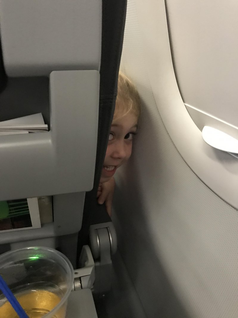 Когда в самолете перед тобой сидит ребенок 