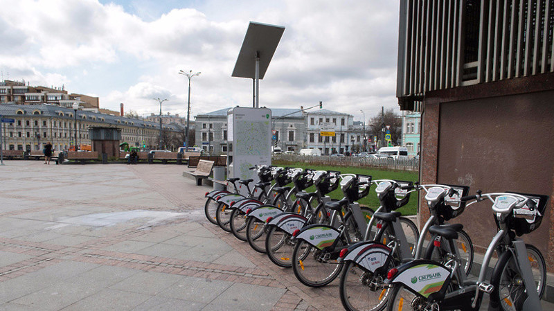 вот ещё одно экологичное решение транспортной проблемы - вело-прокат, действующий в Москве уже более 2-х лет
