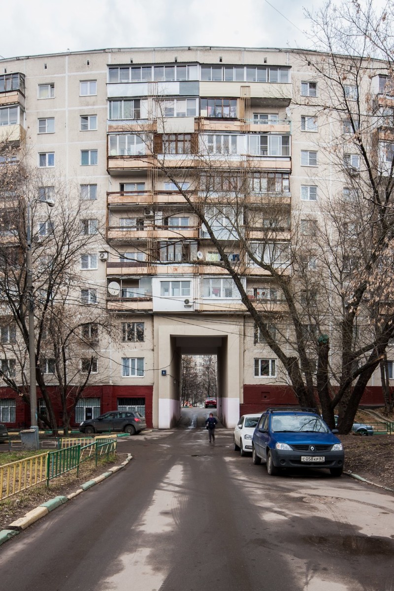 Как устроена жизнь в круглом доме на улице Довженко в Москве