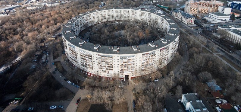 Как устроена жизнь в круглом доме на улице Довженко в Москве