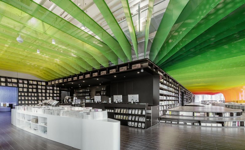 Книжный магазин будущего с фантастическим дизайном