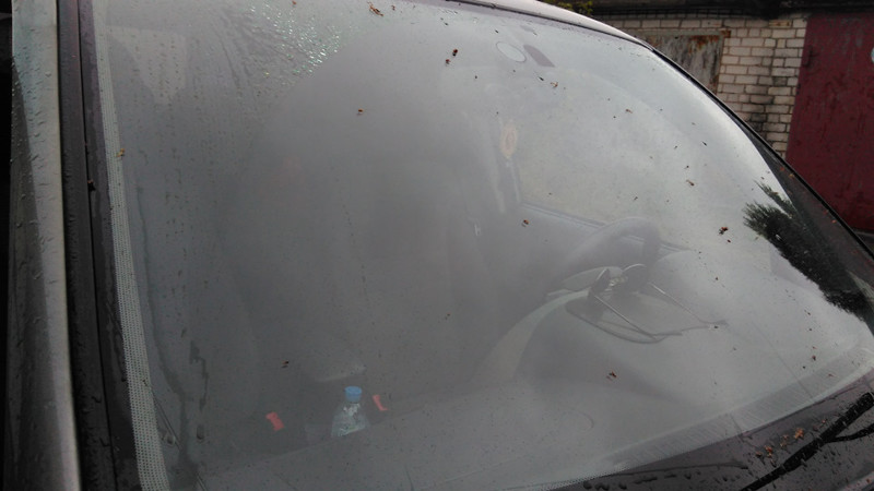 Дедовский способ очистки лобового стекла автомобиля