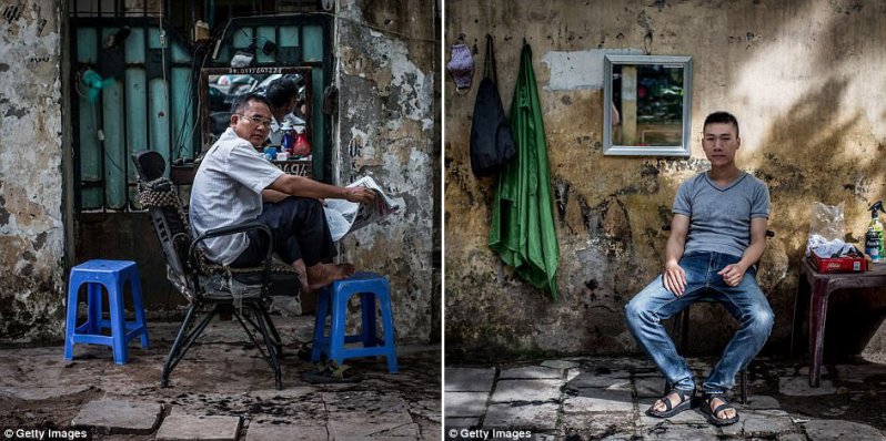 Уличные парикмахеры появились в Ханое в 18-м столетии.