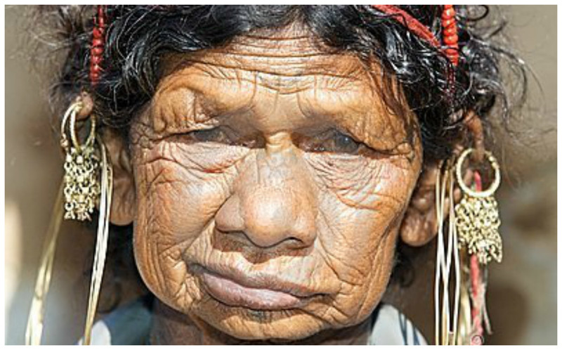 Юноши племени кабаба (Северная Колумбия) вступают в первый половой акт с самой старой, страшной и беззубой старухой племени. Считается, что это убредет их от дальнейших измен своей жене, ввиду отвращения к сексу.