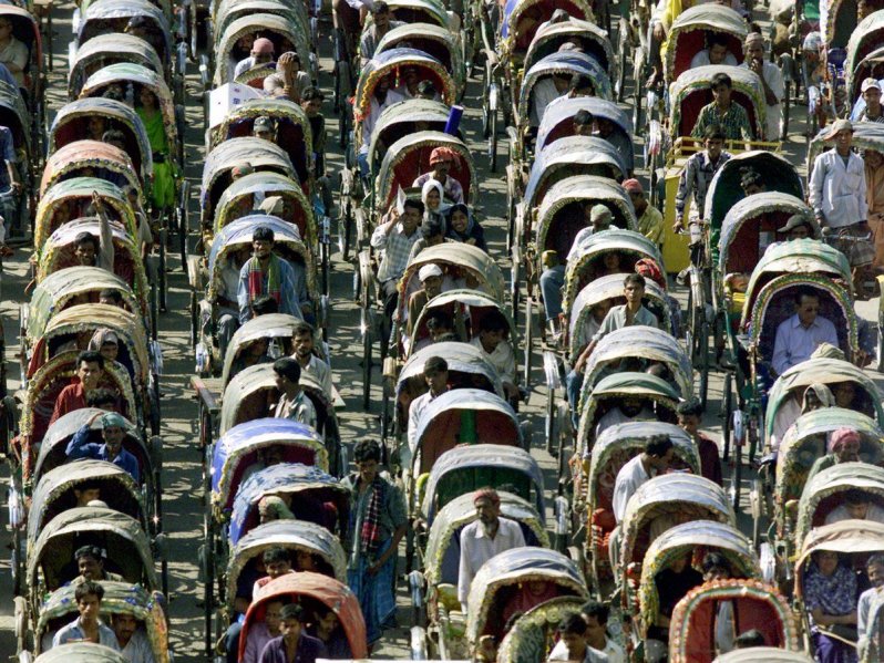 Рикши – популярный транспорт в Бангладеш. На фестивалях и праздниках их количество может достигать 3 миллионов.