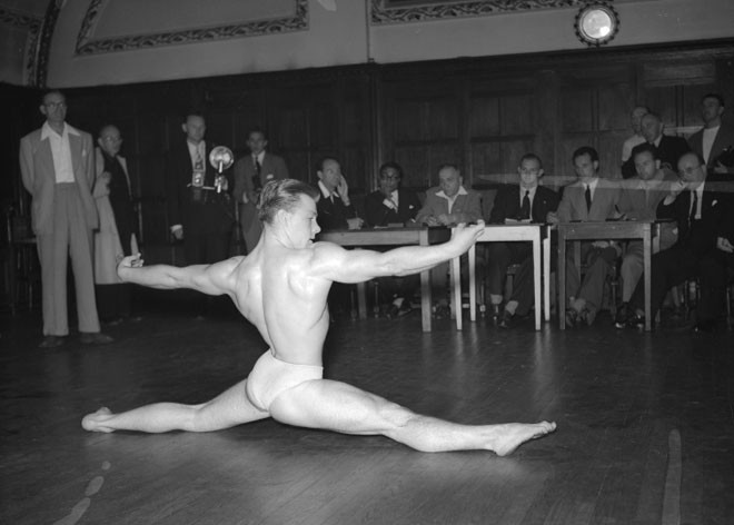 Джеймс Лори (James Lawrie), претендент на титул Мистер Вселенная, 1951 год.