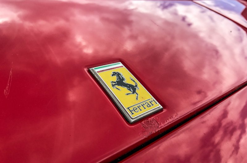 За 3-летний период было построено 987 (из них 91 с правым рулем) экземпляров купе Ferrari Mondial 3.2 и еще 810 открытых кабриолетов.