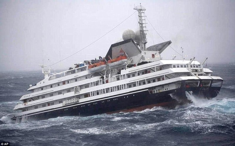 Антарктическое круизное судно терпит бедствие у Южных Шетлендских островов на пути в Аргентину