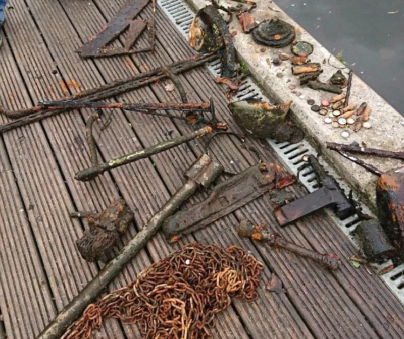 Шестилетняя девочка во время "магнитной рыбалки" выловила из реки 3 тысячи патронов