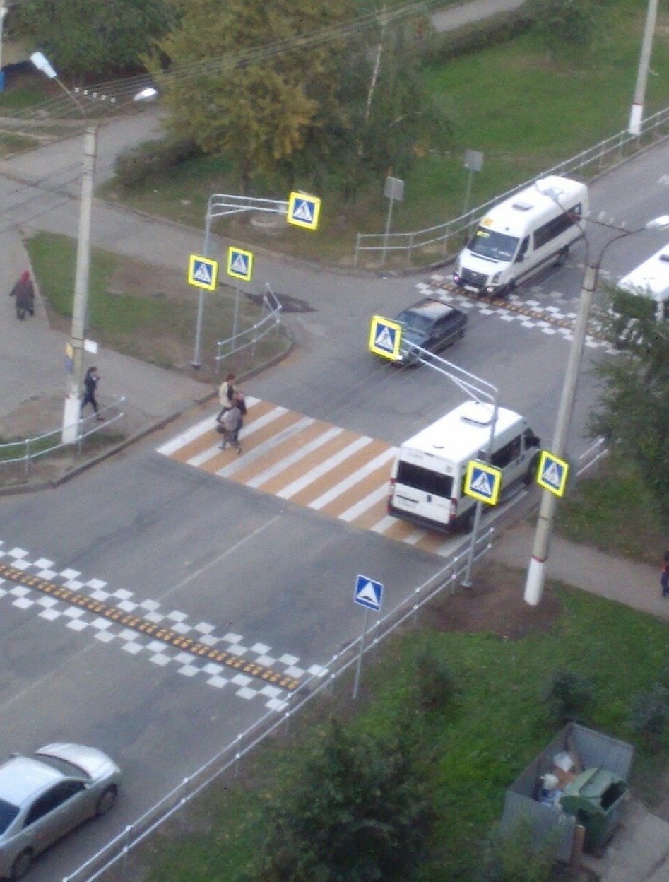 Самый безопасный пешеходный переход в мире. И почему они просто не установили обычный светофор? 