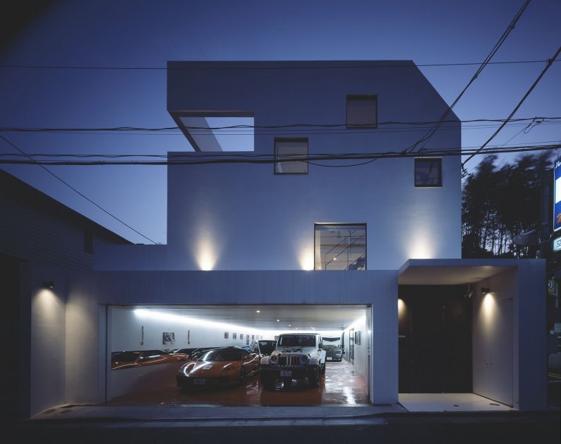 Частный дом в Японии для любителя автомобилей