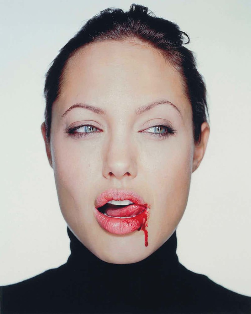 Яркая и сексуальная: соблазнительные фото Анджелины Джоли