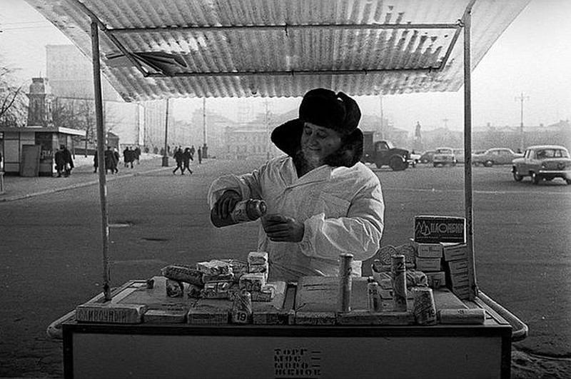 Уличная торговля мороженым, 1968 год, Москва