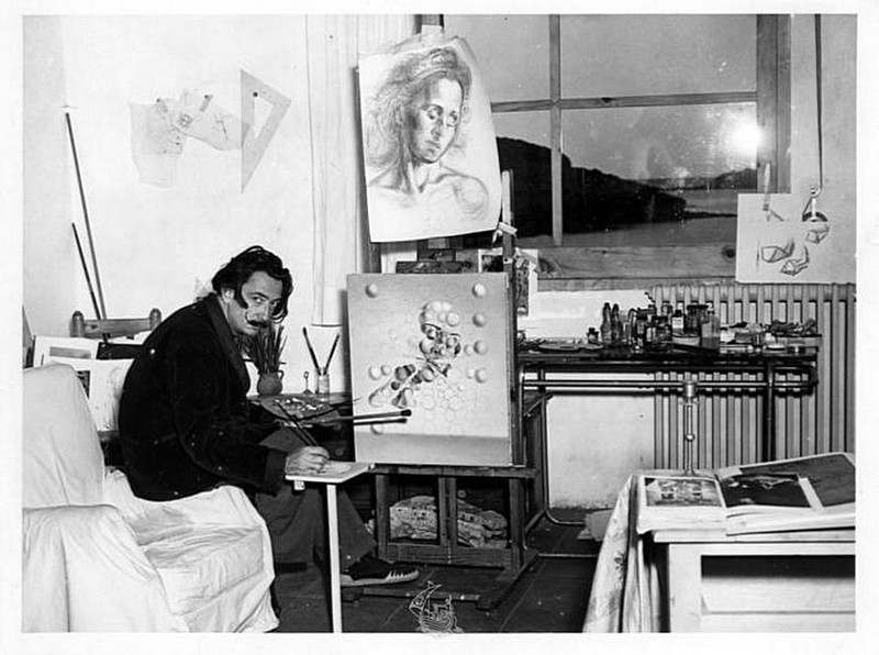 Художник Сальвадор Дали за работой, 1952 год, Испания
