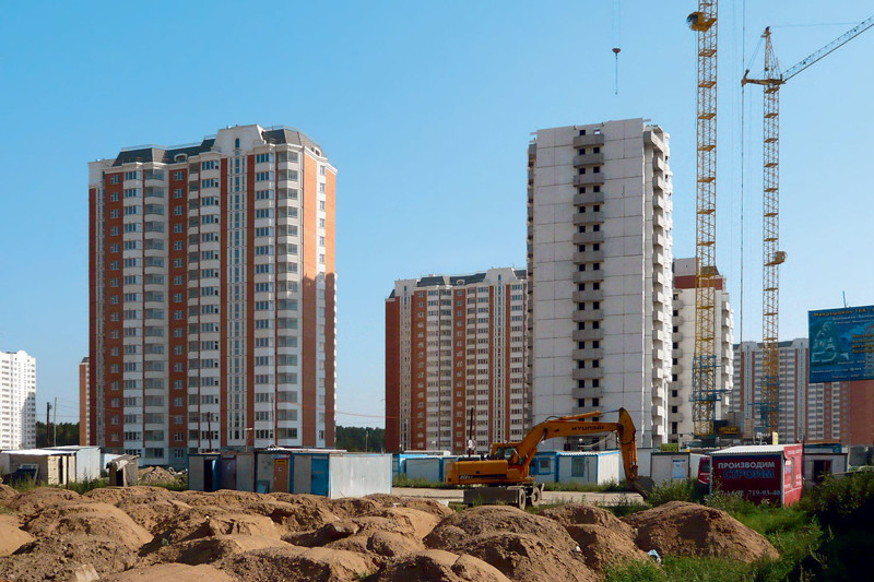 Хотя сейчас по всему Крыму идет многочисленное строительство многоквартирных домов - типичная квартира на вторичном рынке - хрущевка, реже сталинка.