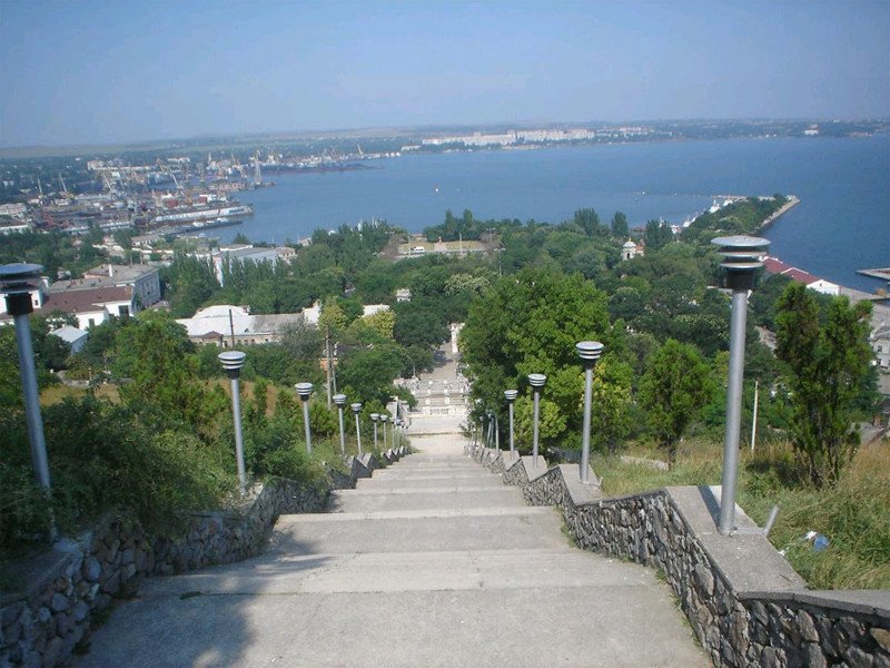 Керчь - город в восточном Крыму, на берегу Керченского пролива. 