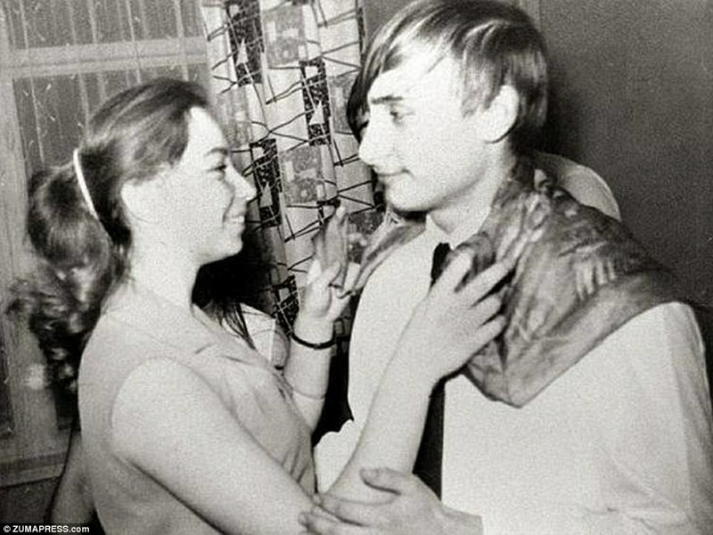 Университетские годы. Владимир танцует с приятельницей (которую, по сообщениям источников, зовут Елена)