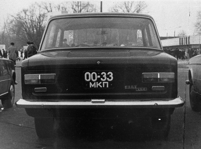 Жигули? Посмотрите внимательно на заводскую надпись! ФИАТ-124 собственной персоной! Номер московского частника, получен не в 60-х, а уже в 70-х.