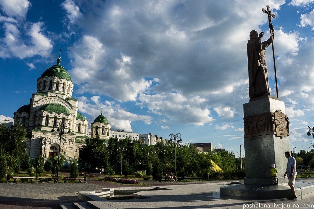 Работу в городе астрахани. Астрахань фото Владимирского собора летом. Церковь Астрахани в на дороге Волгограде видео и история.