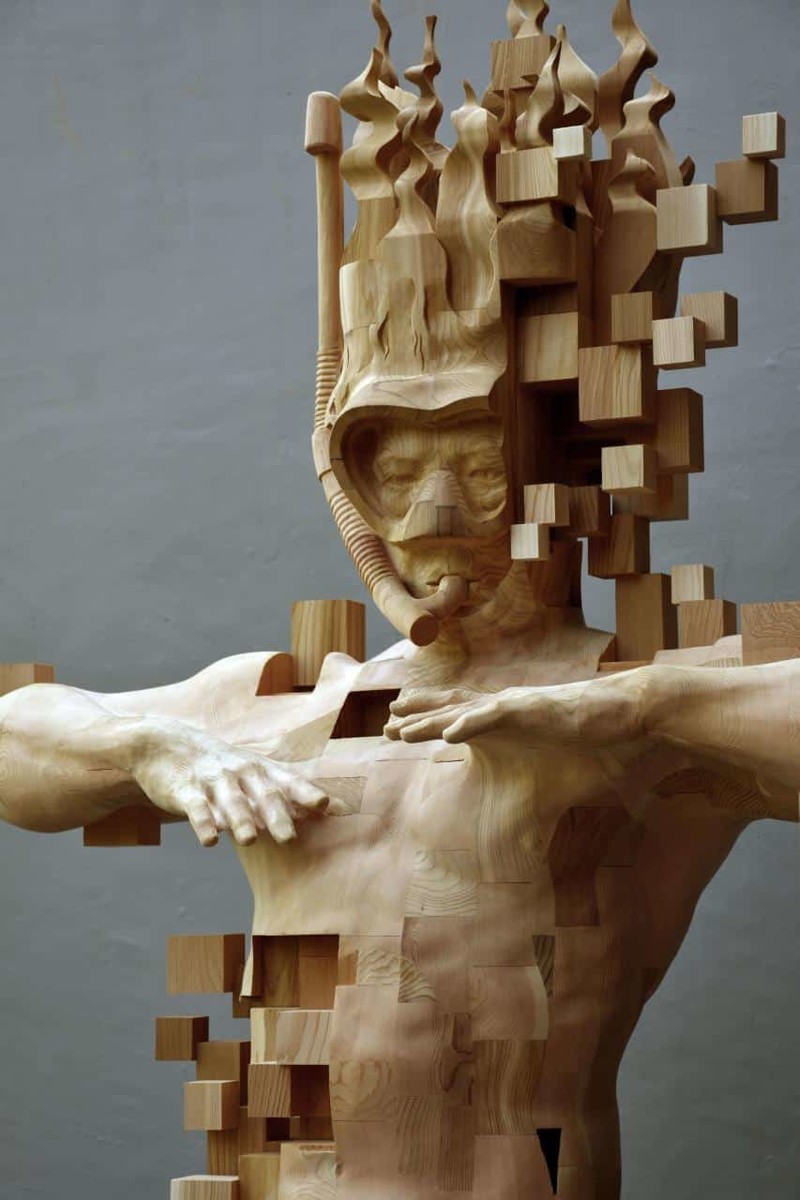 Тайваньский скульптор вырезает пиксельные скульптуры из дерева