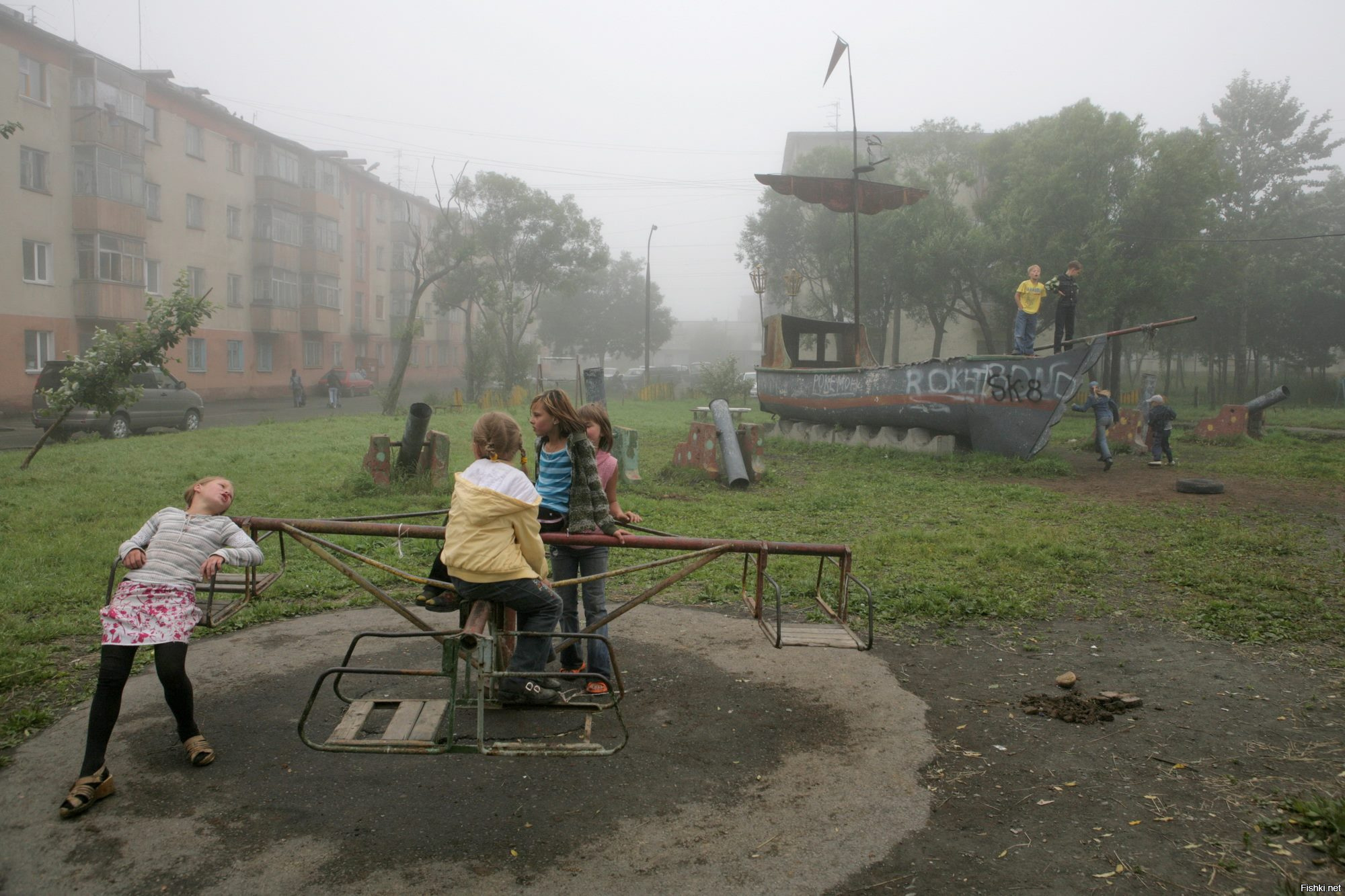 Любовь без прикрас 14. Страшный двор. Депрессивные русские дворы. Самый депрессивный город. Романтика русских дворов.