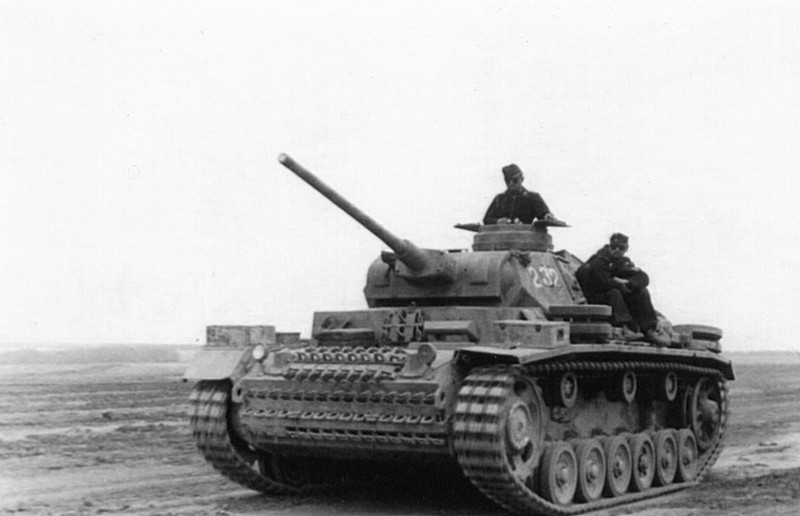 Немецкий танк Pz.III Ausf.J. У этой модификации был облегчен корпус, а толщина лобовой брони была увеличена до 50 мм.