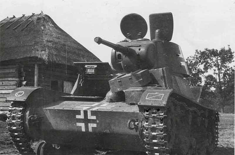 Трофейный советский легкий танк Т-26 на службе вермахта.