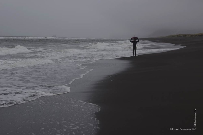 Серфинг по-черному. Халактырский пляж как гнездо Камчатского серфинга
