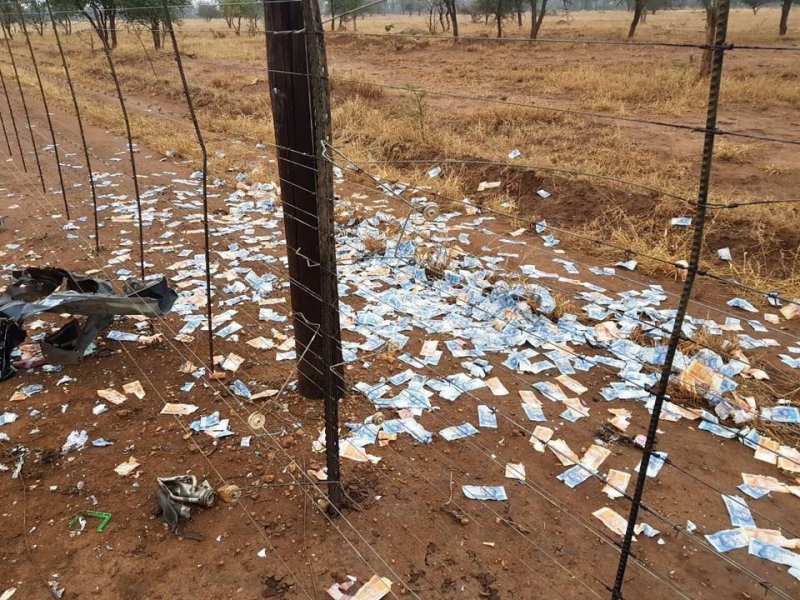 Разбойники взорвали фургон с наличными в ЮАР