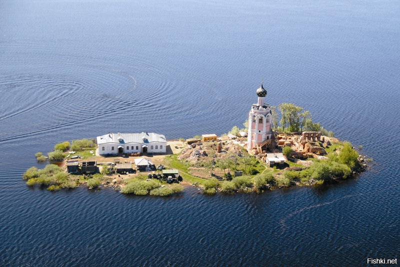 Церковь у реки Мурманск