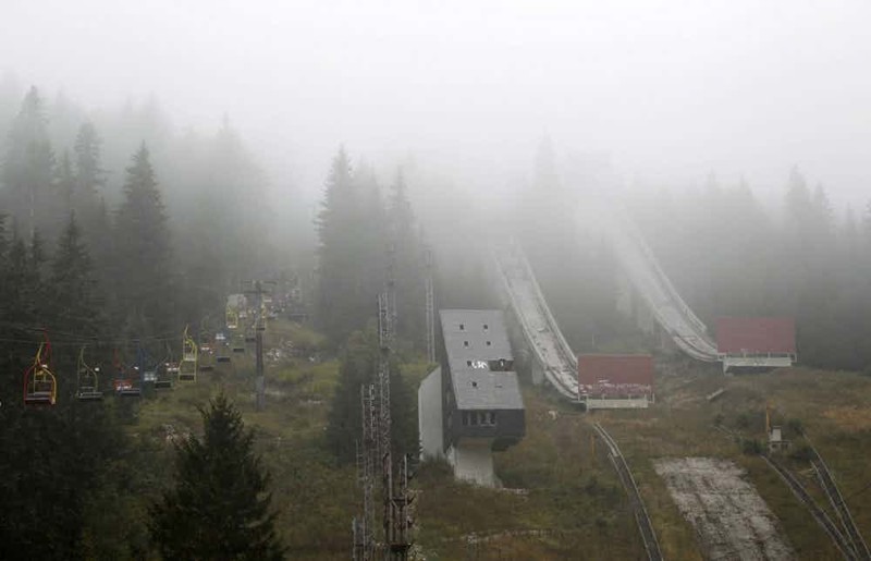 Заброшенные олимпийские трамплины для прыжков на лыжах в Сараево