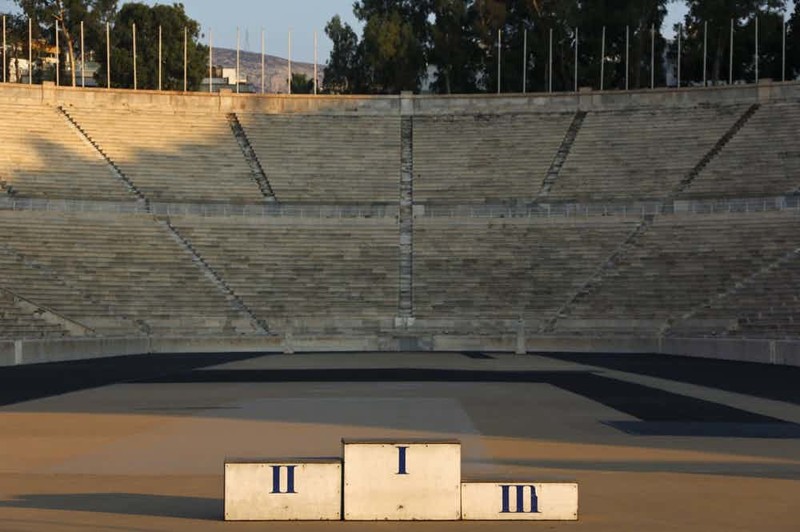 Старый подиум на заброшенной олимпийской арене в Афинах