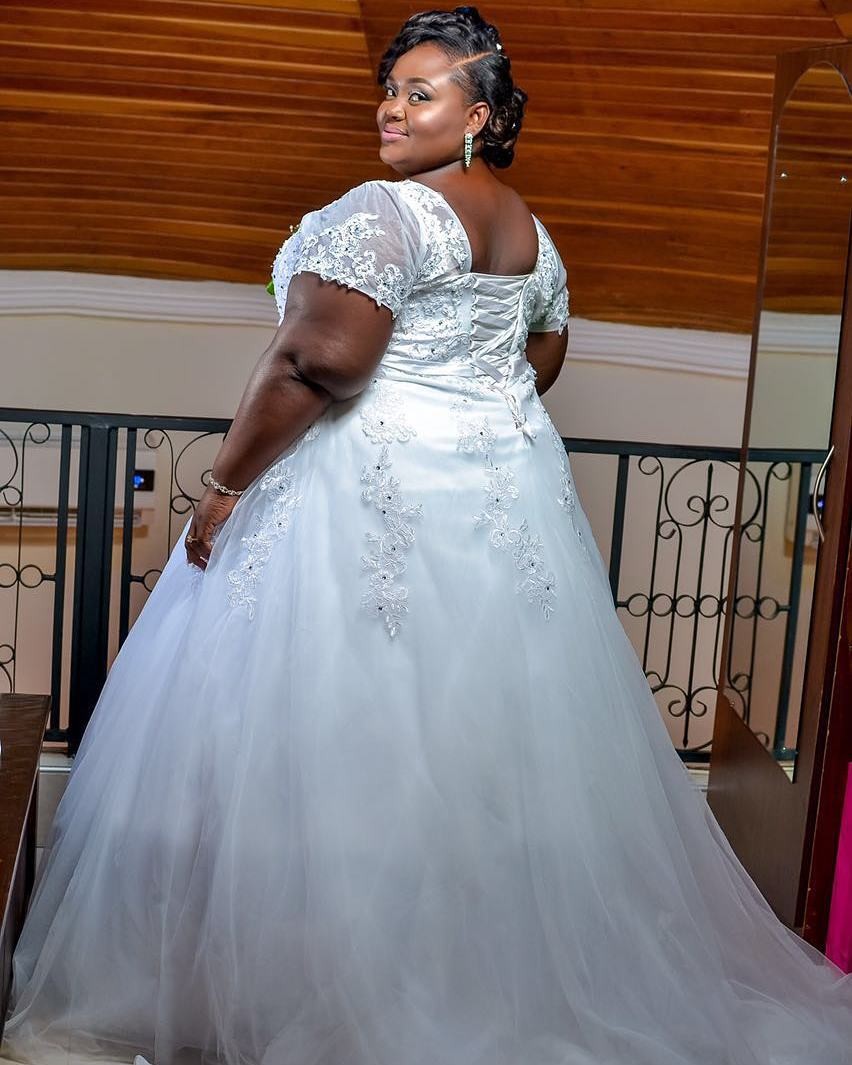 Толстая темнокожая. Мавритания невесты. Свадебные платья для толстых. Свадебное платье для толстых невест. Свадебные платья для полных девушек.