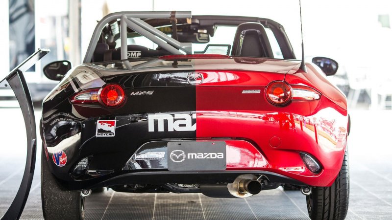 "Половинчатая" Mazda MX-5 Miata 
