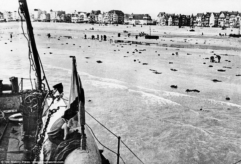 Последние оставшиеся солдаты готовятся покинуть Дюнкерк. Но кто-то не вернулся домой - в ходе операции погибло более 40 000 солдат.