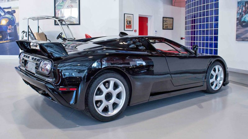 На продажу выставлен редкий Bugatti EB110 SS