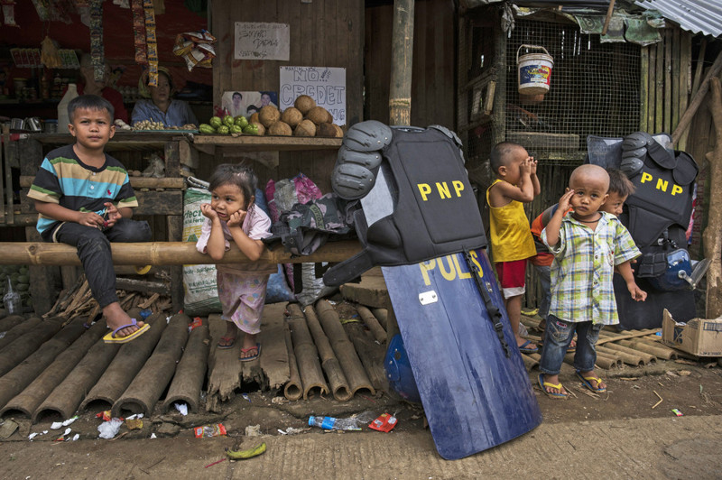 Дети играют 4 июля в Ланао-дель-Сур на юге Филиппин. (Photo by Jes Aznar/Getty Images)