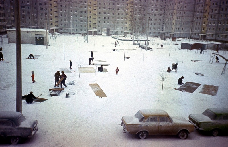 Генеральная уборка с выбиванием ковров. Тула, 1980 год.