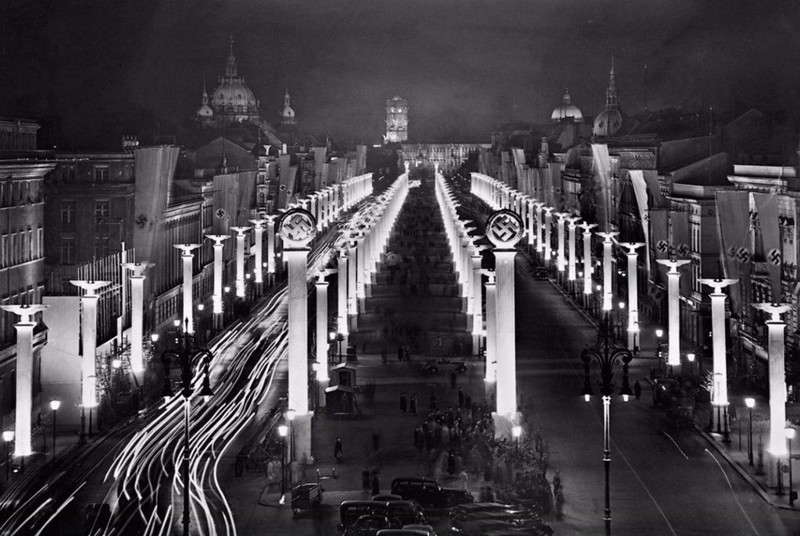 Ночной бульвар Унтер-ден-Линден. Берлин, 1939 год. 