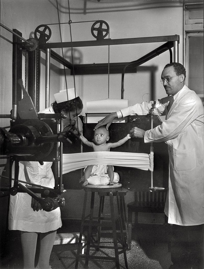 14 Негритёнок на рентгенологическом исследовании, 1942 год, США