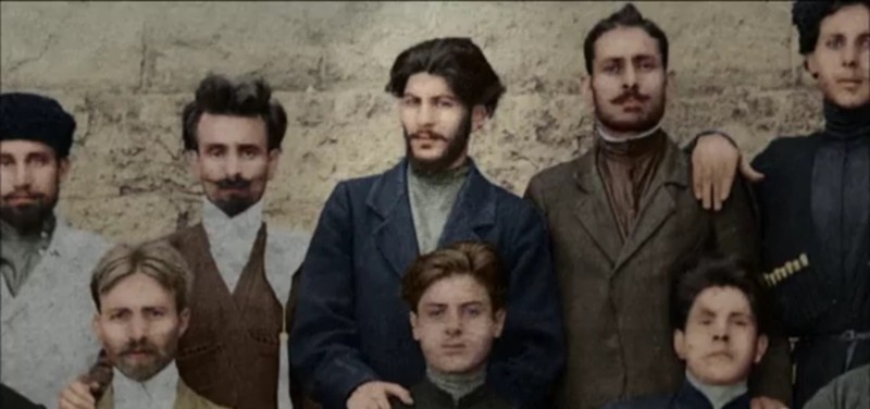 106 25-ти летний И.Сталин среди соратников в Кутаиси