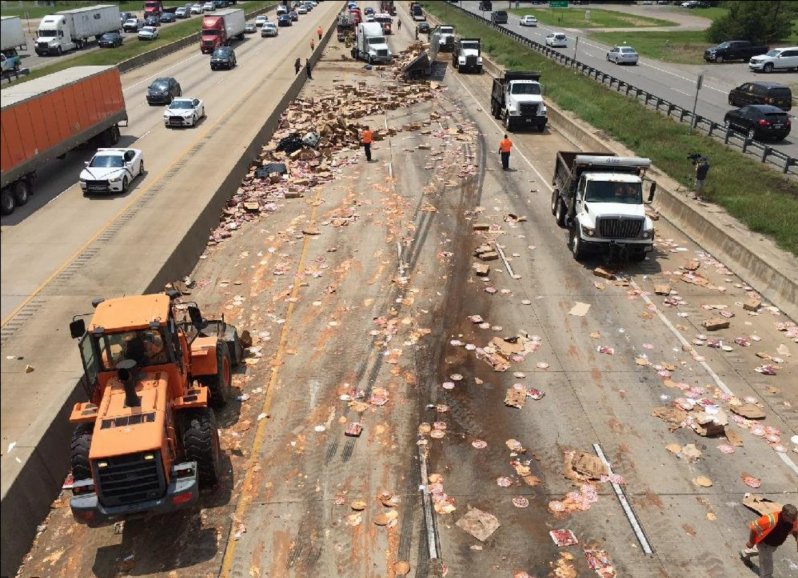 В Арканзасе в аварию попал грузовик с пиццей