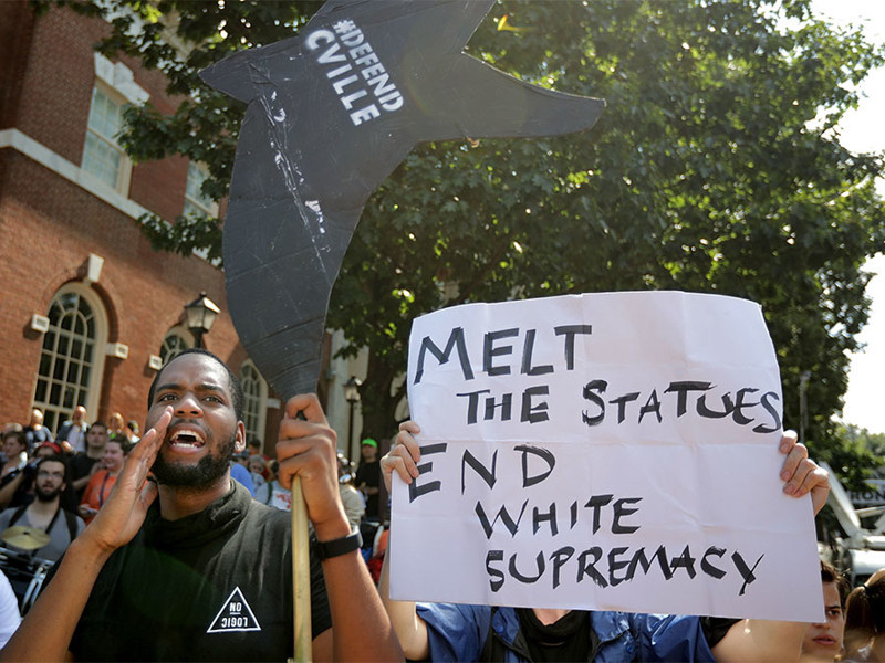 "Снести памятники - покончить с превосходством белых"