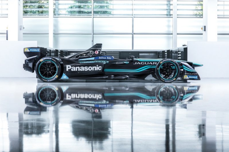 Болид Panasonic Jaguar Racing
