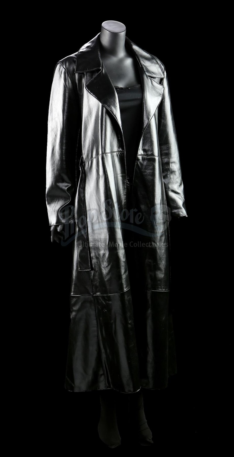 На аукцион также выставлен костюм Тринити из «Матрицы».