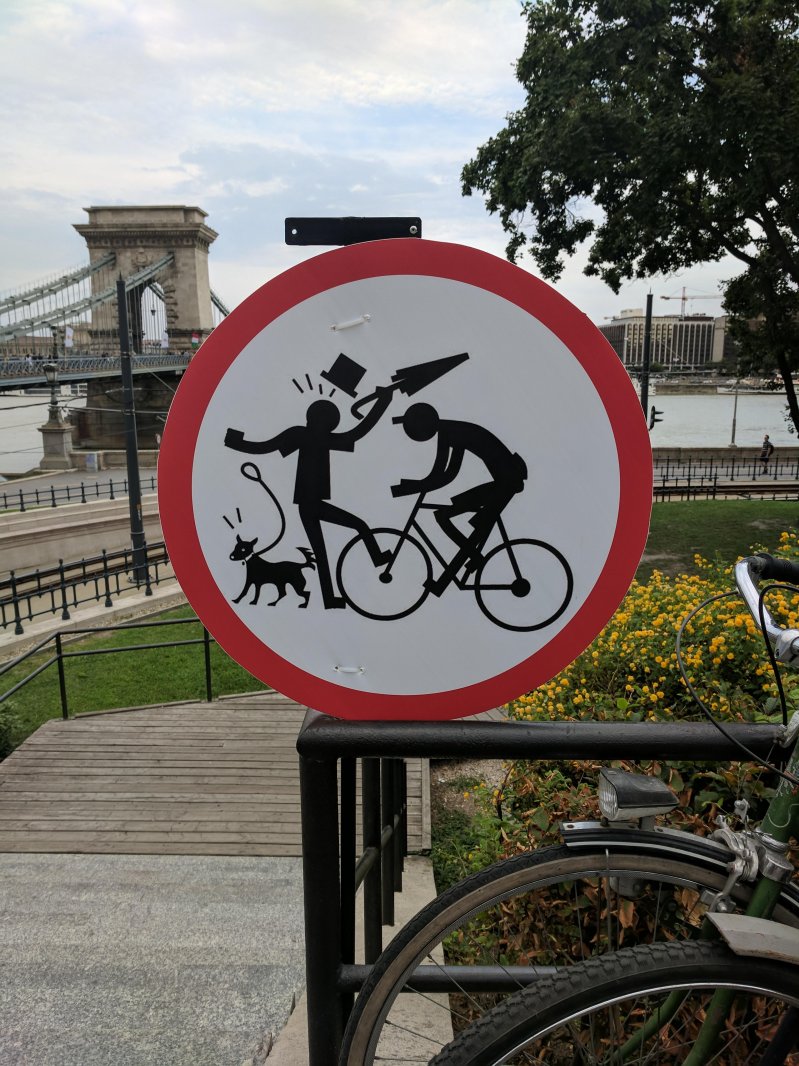 Знак в Будапеште 
